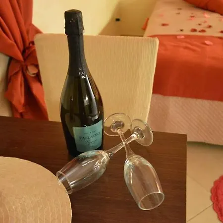 Olimpia House - Station Апартаменти *